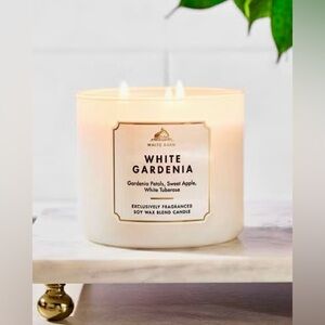 White Barn 3-Wick Fresh Classy White Gardenia Scented Candle